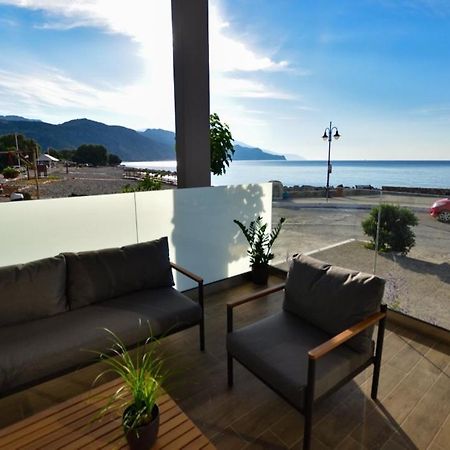 Gonis Grand Luxury Suite Палиохора Екстериор снимка