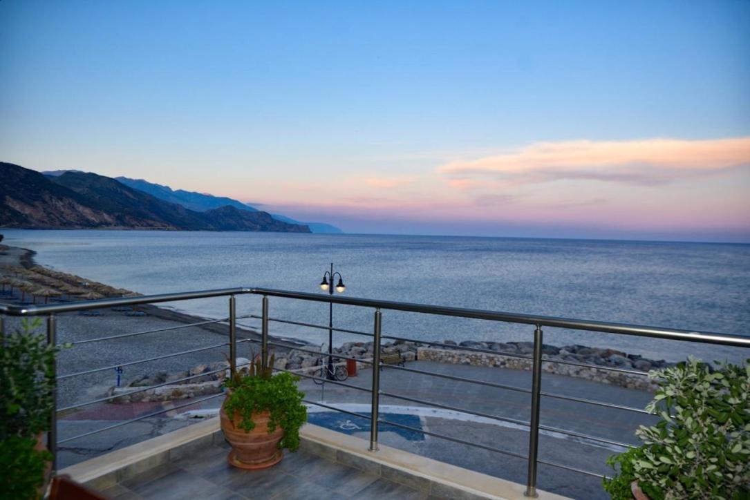 Gonis Grand Luxury Suite Палиохора Екстериор снимка